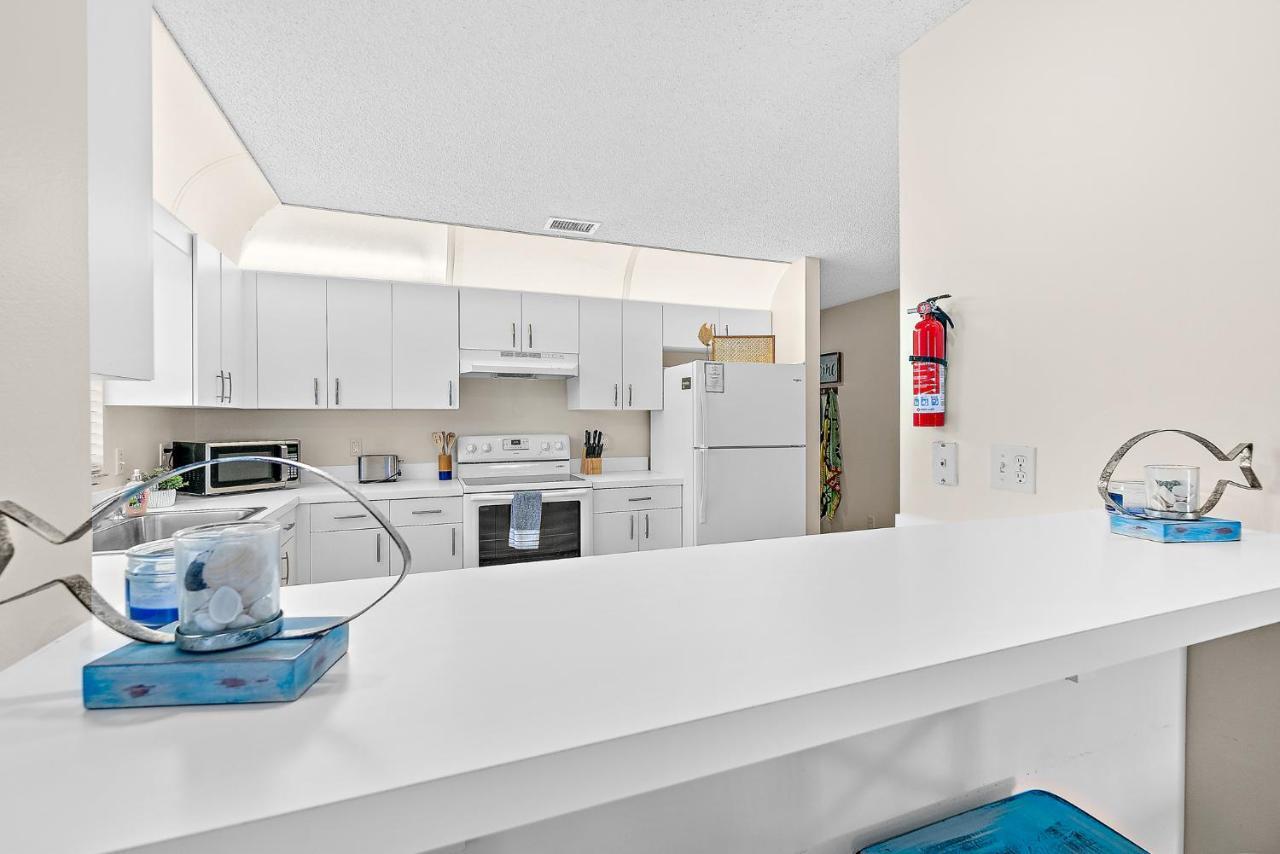 Serene Seaside Retreat - Dog Friendly - 2Br Townhouse With Shared Heated Pool Steps To Paradise Beach! Melbourne Kültér fotó