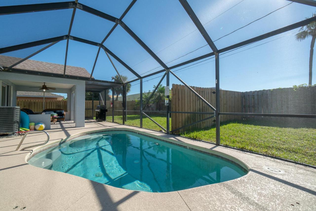 Serene Seaside Retreat - Dog Friendly - 2Br Townhouse With Shared Heated Pool Steps To Paradise Beach! Melbourne Kültér fotó