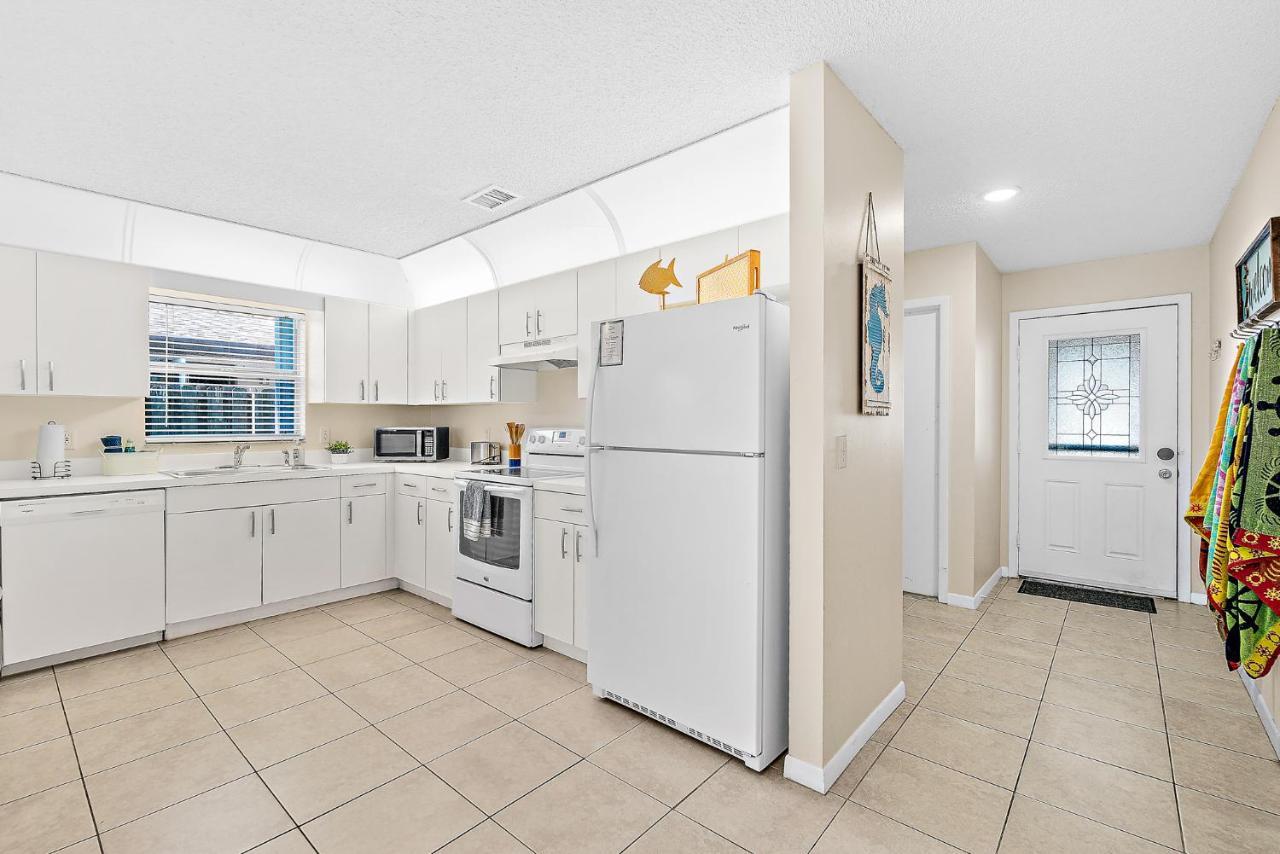Serene Seaside Retreat - Dog Friendly - 2Br Townhouse With Shared Heated Pool Steps To Paradise Beach! Melbourne Kültér fotó